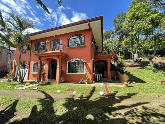 Dual Delight in Escazú: Two Homes on a Spacious Lot in San Antonio