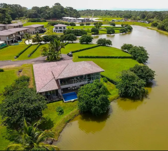 Casa de Lujo de Una Planta en Venta Playa Hermosa, Mistico