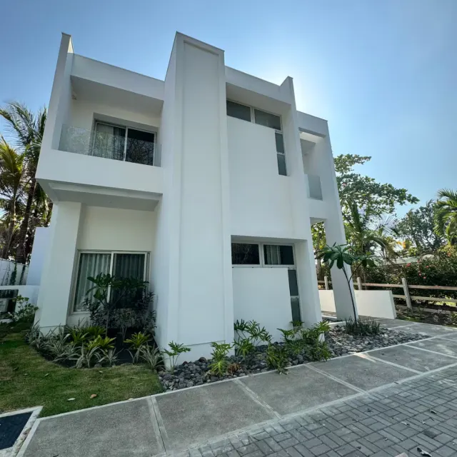Unique Investment Opportunity in Playa Tivives, Puntarenas