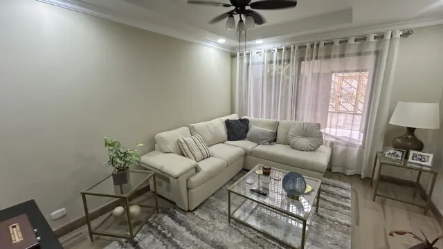 Casa en Venta en Rohrmoser, Pavas – Amplios Espacios y Terraza Privada