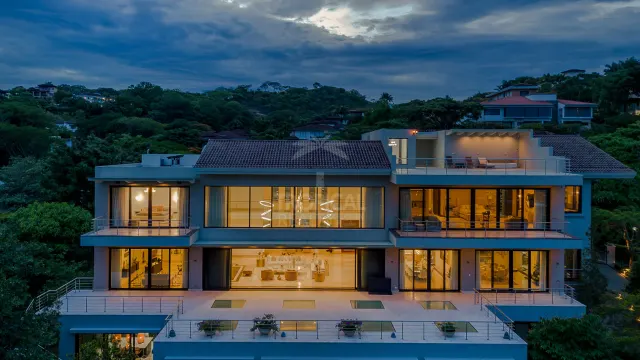 Villa Real Valley View Estate – Casa de Lujo con Vistas Panorámicas en Santa Ana