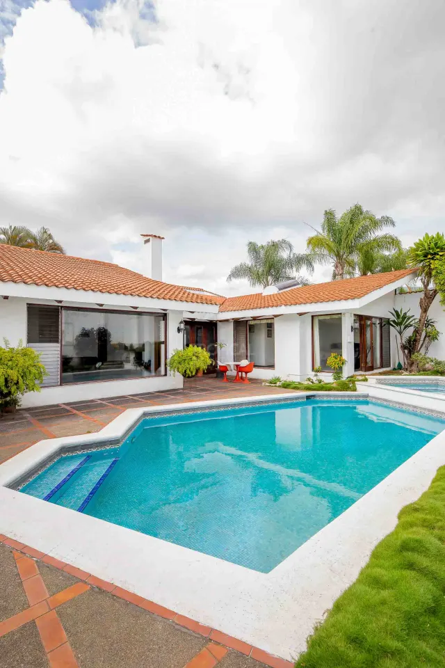 Single-Story Home with Private Pool for Sale in Trejos Montealegre, Escazú