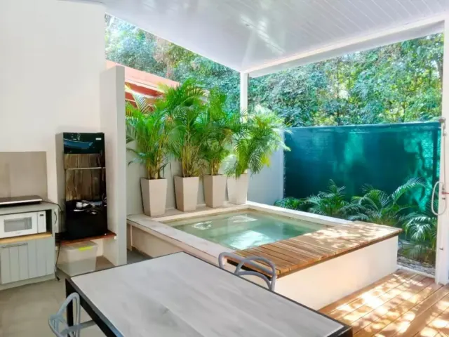 En Venta: Propiedad de Inversión Llave en Mano con 6 Lodges en Surfside Potrero