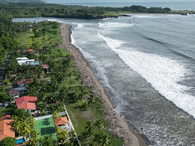 Beachfront home with Pool and Cottage