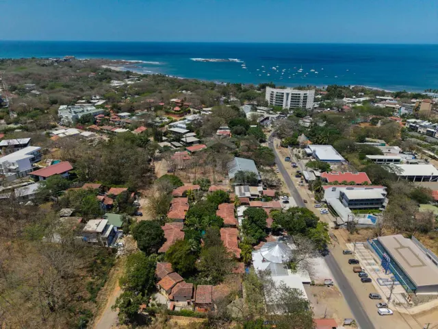 Renovated Townhome for Sale in Tamarindo – Walking Distance to the Beach and Excellent Investment Opportunity