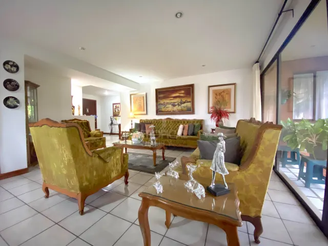 Amplio Apartamento en Condominio Santa Fe, Escazu