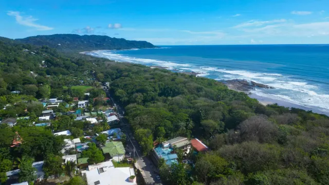 Oportunidad de Inversión: Edificio Multiuso en Excelente Ubicación en Santa Teresa