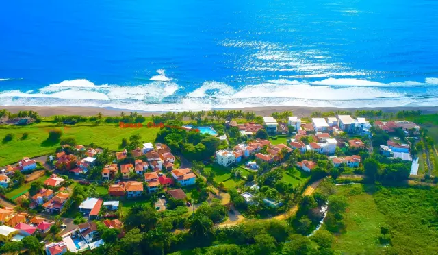 Villa de Lujo Frente al Mar en Playa Hermosa, Jacó – $875,000 USD