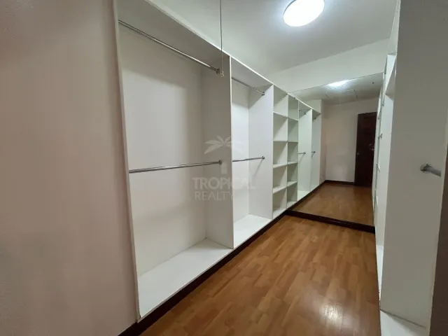 Espacioso Townhouse de 4 Habitaciones en Condominio Villas de Valencia, Escazú
