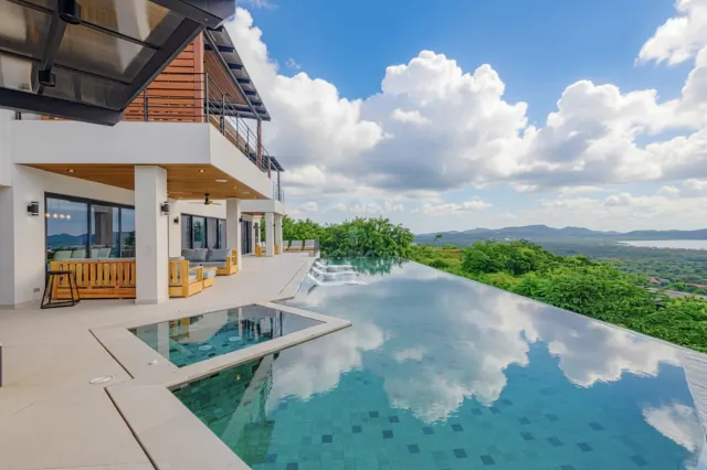 Exclusiva Villa de 9 Habitaciones en el Condominio Mar Vista | Vistas al Mar y Potencial para Alquiler Vacacional
