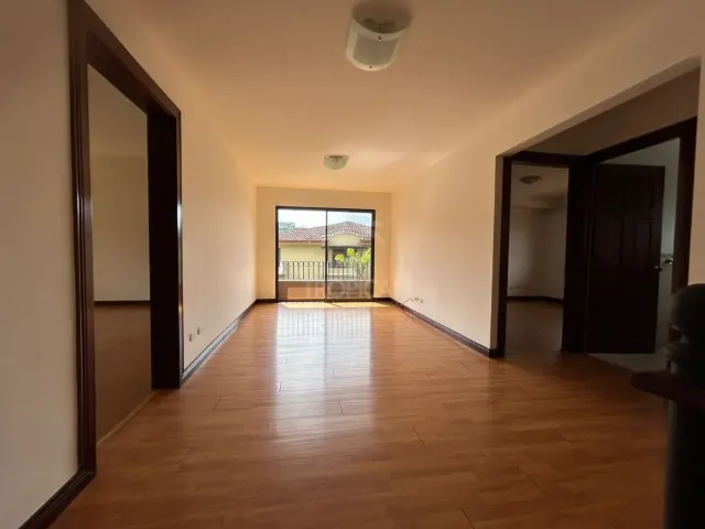 Espacioso Townhouse de 4 Habitaciones en Condominio Villas de Valencia, Escazú