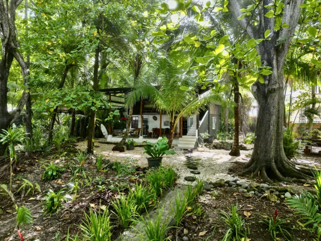 Casa en venta frente a playa Santa Teresa
